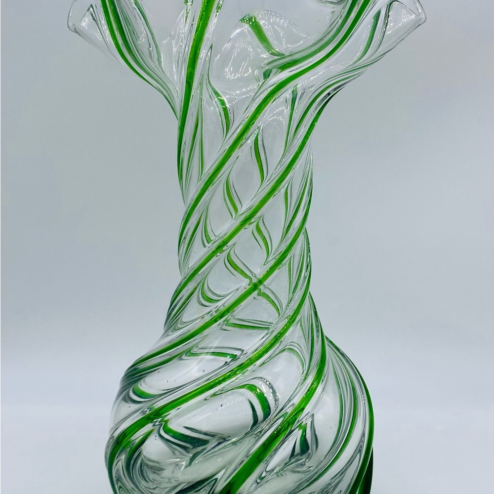 Antique ca.1880 STUART AND SONS GREEN Tadpole Trails Twisted Glass Vase